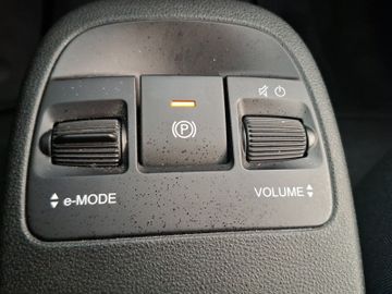 Fiat 500 e Base KeyLess+Navi+LM+SpurH+AUT+KlimaA