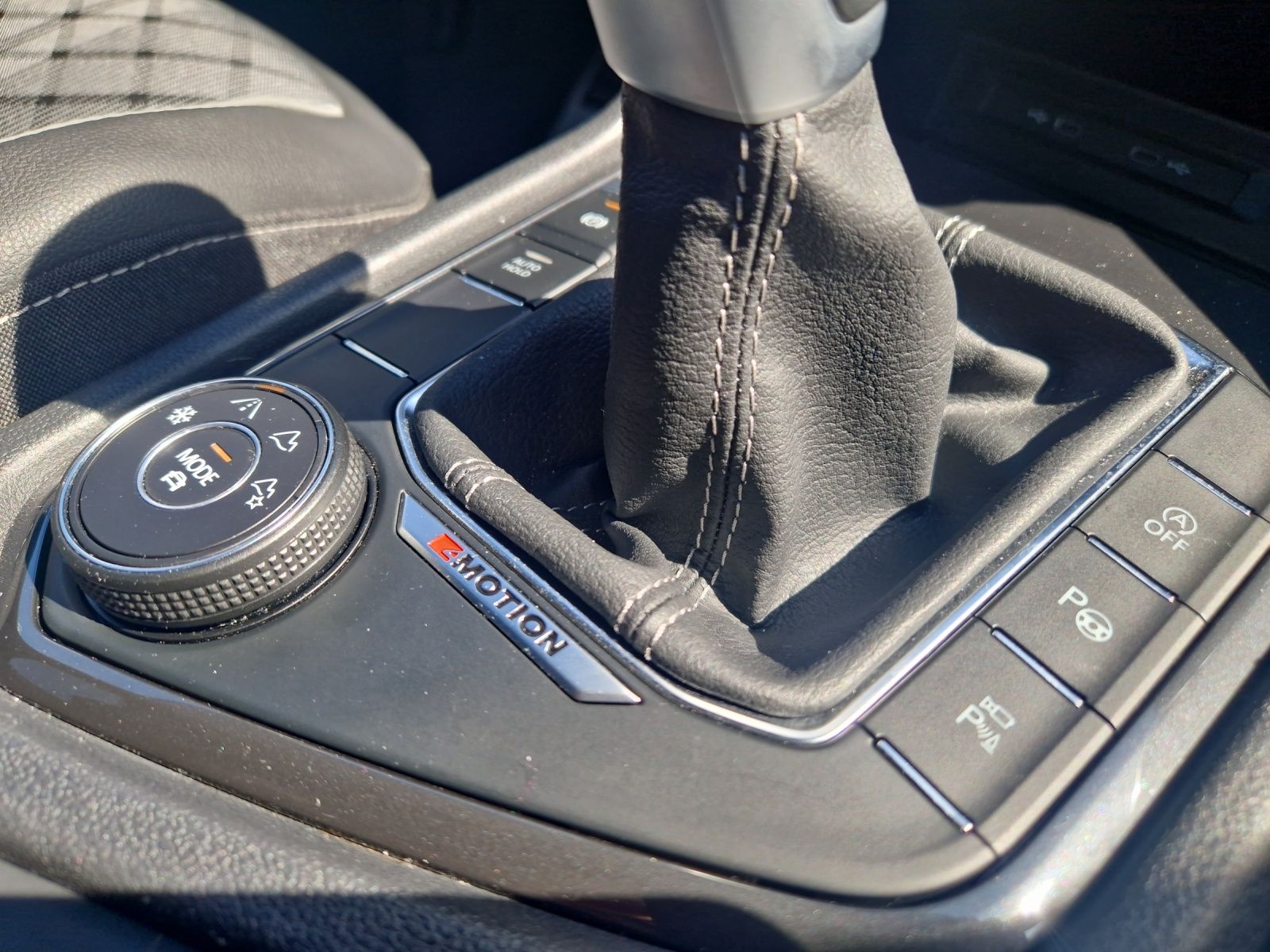 Fahrzeugabbildung Volkswagen Tiguan Allspace 2.0 TDI R-Line 4M DSG Matrix 20"