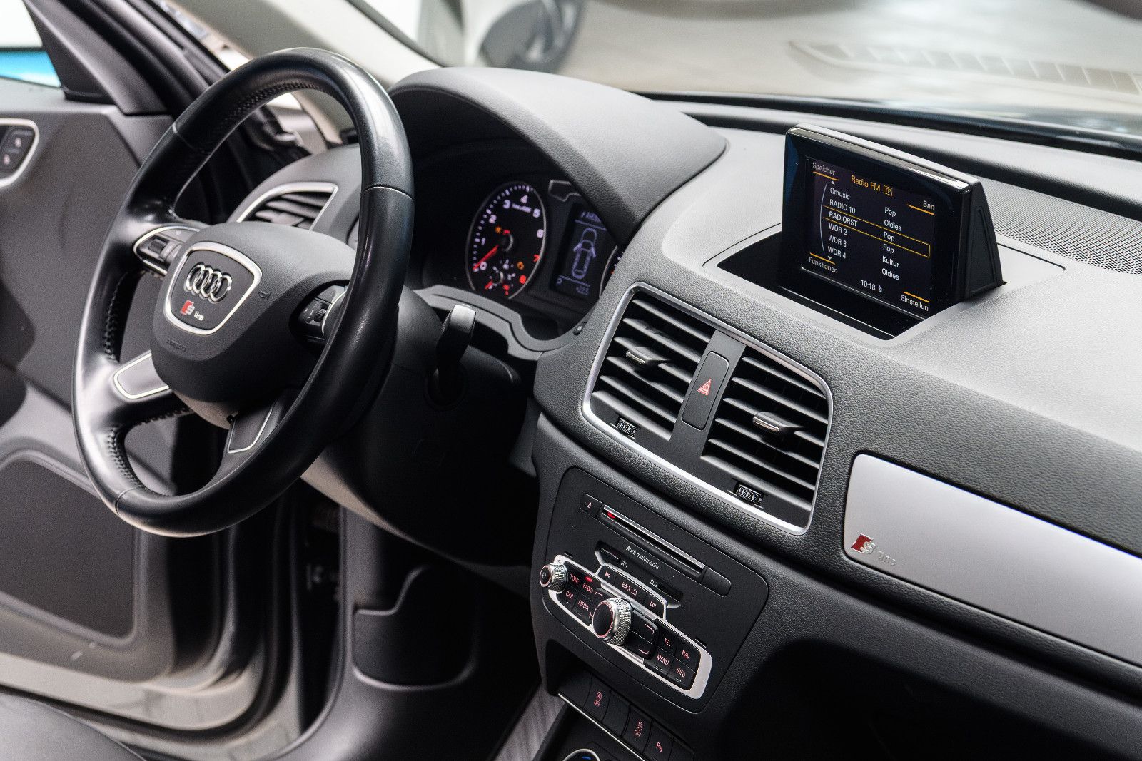 Fahrzeugabbildung Audi Q3 1.4l 110kw S-Line +AHK +Pano +Navi