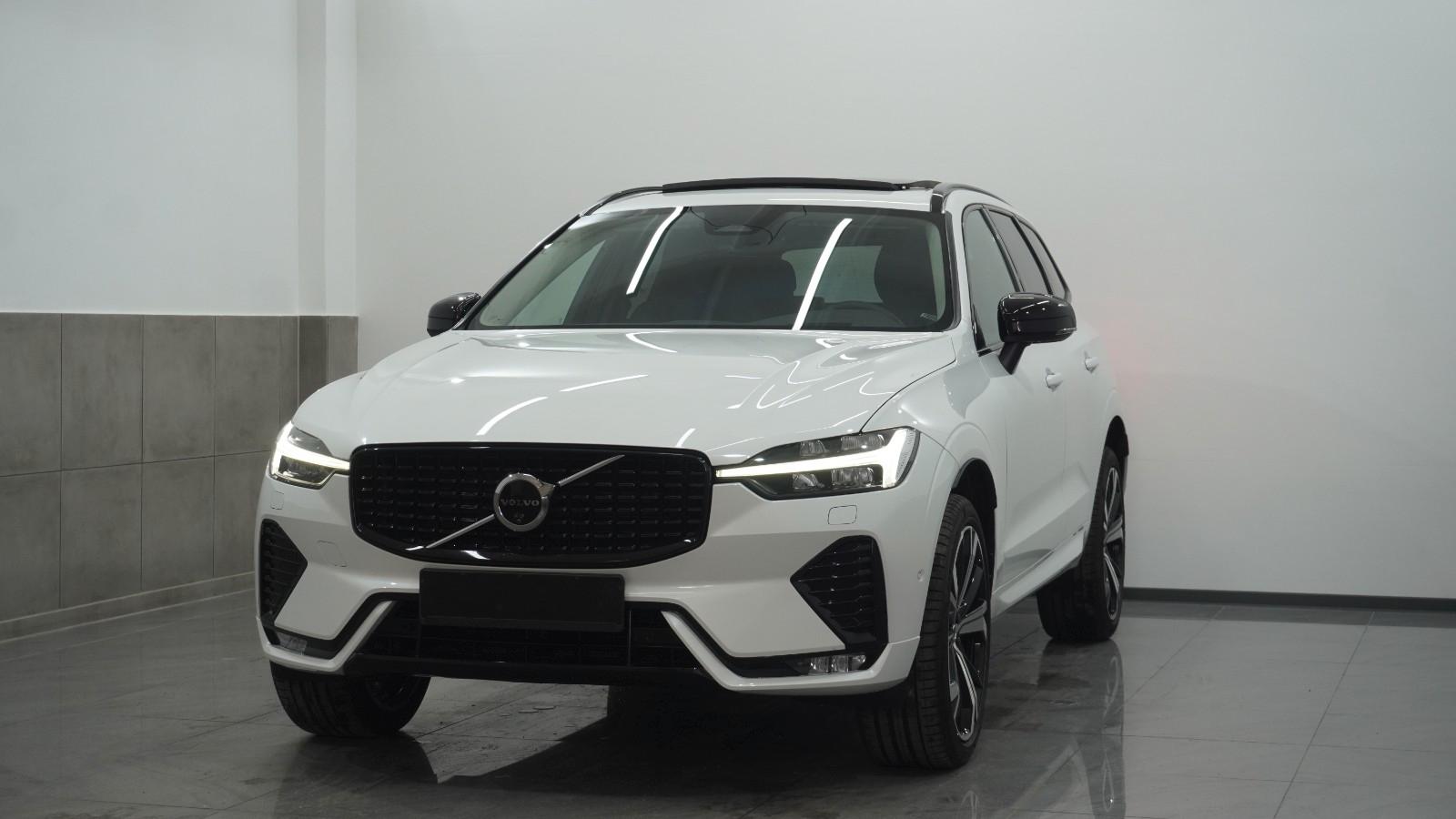 Volvo XC60 B4 Ultimate Dark Pano/360/ACC/TWA/LuftF/HuD