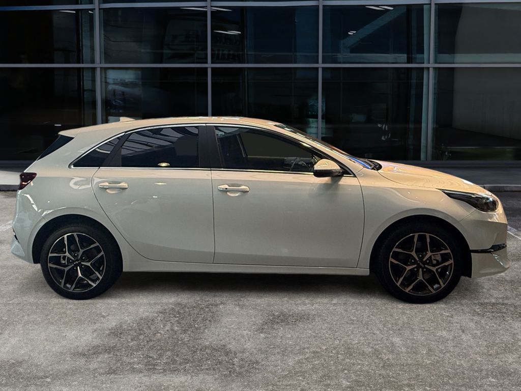 Fahrzeugabbildung Kia Ceed 1.5 T-GDI (48V Mild-Hybrid) DCT7 Ultimate E