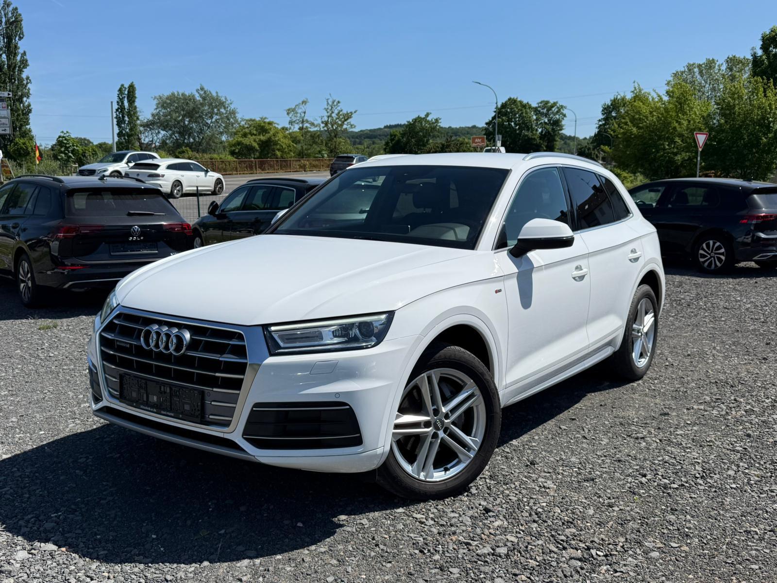 Audi Q5 40 TDI quattro sport*PDC*Navi*SHZ*1Hand