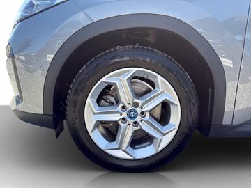 2025 BMW IX2 缩略图 15