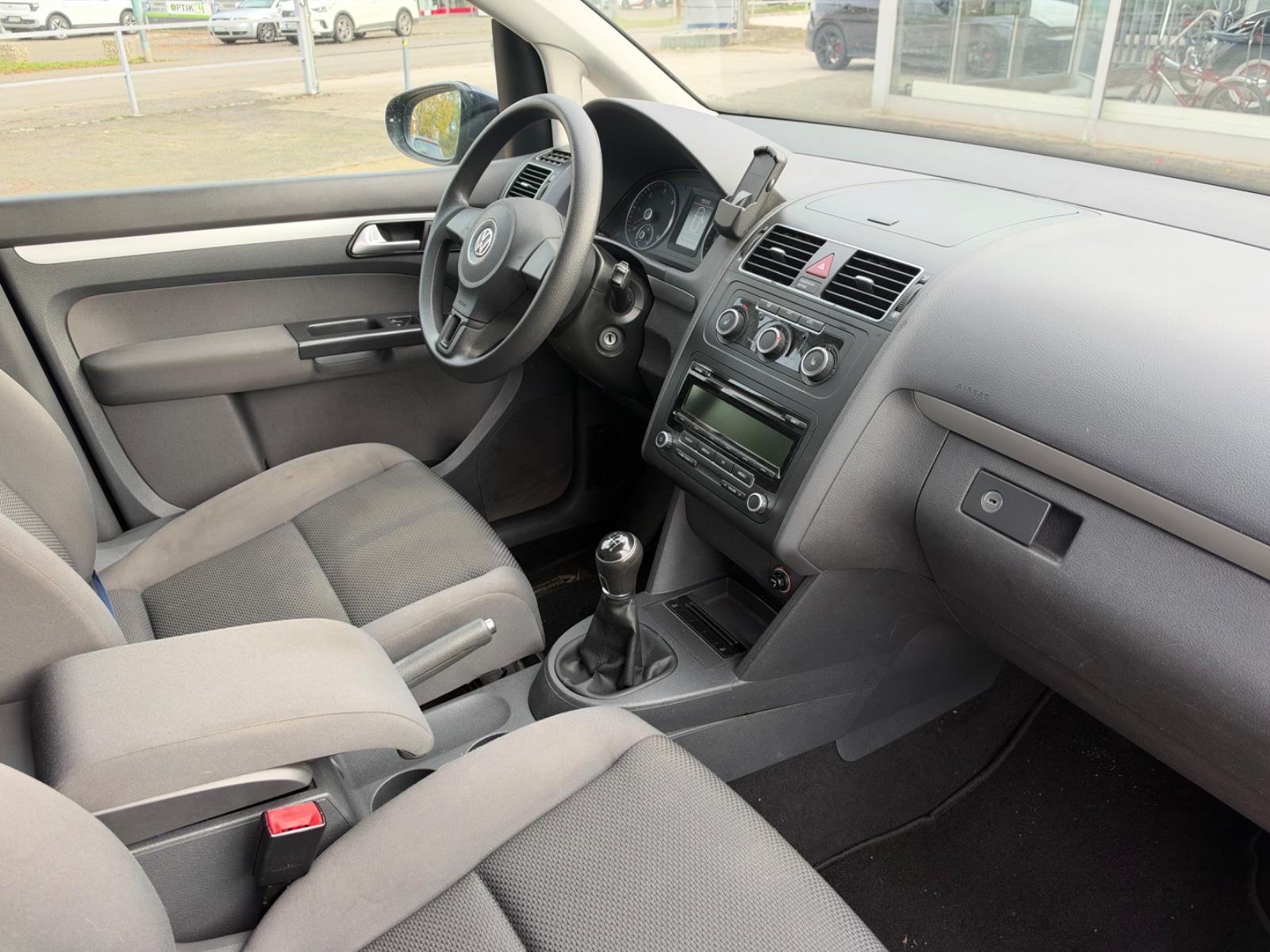 Volkswagen Touran 2015 — photo 12