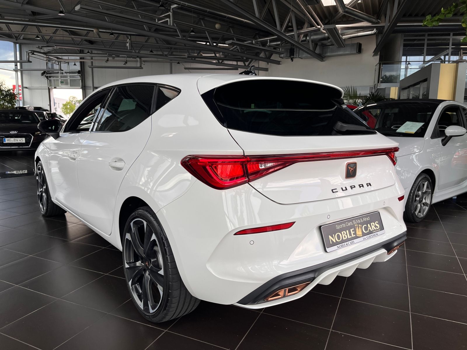 Fahrzeugabbildung CUPRA Leon VZ e-Hybrid LED ACC NAV RFK SHZ 19"