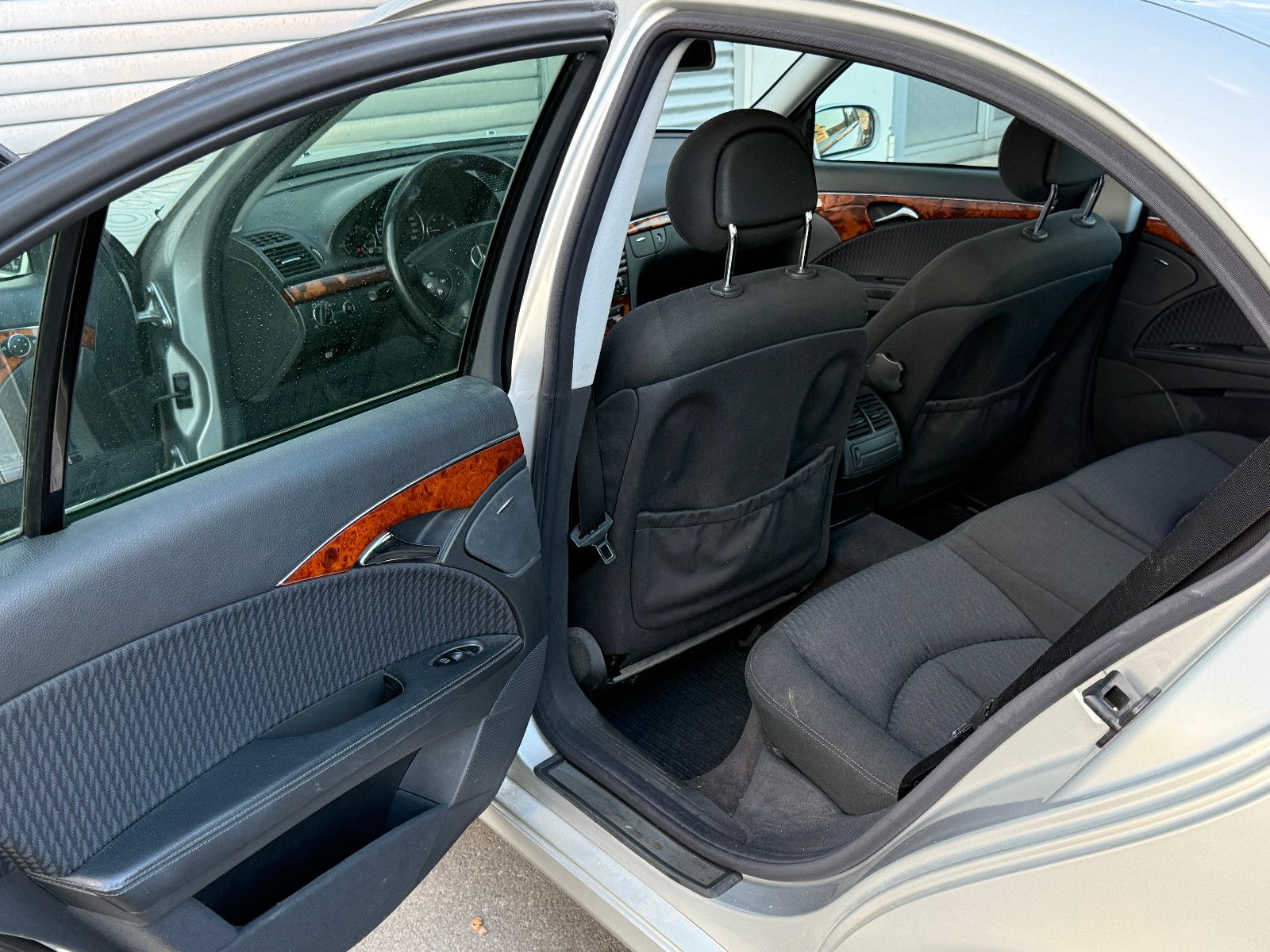 Fahrzeugabbildung Mercedes-Benz E 320 CDI Elegance Aut AHK GRA Xenon Navi H/K