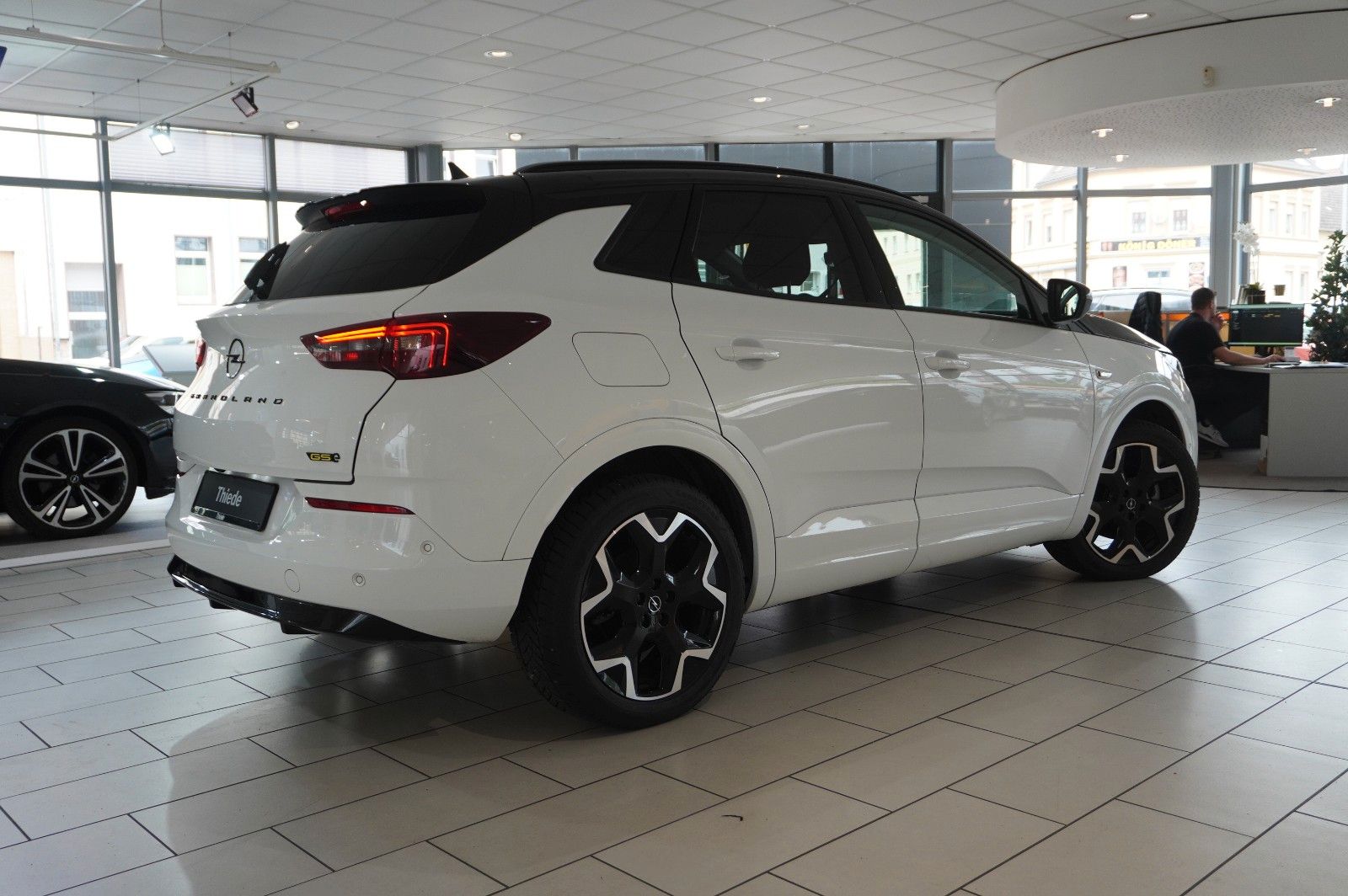 Fahrzeugabbildung Opel Grandland (X) 1.6T GSe HYBRID 4X4 NAVI/LED/SPORT