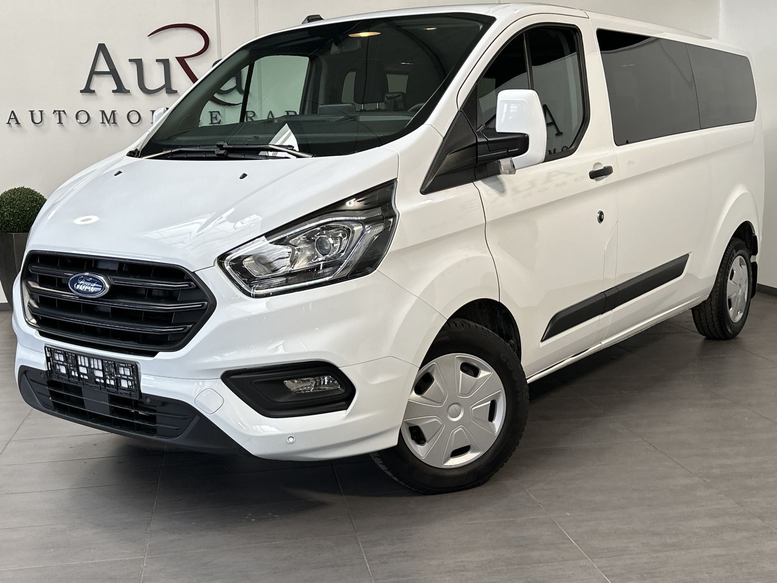 Fahrzeugabbildung Ford Transit Custom 340 L2H1 9-Sitzer AHK+TEMPOMAT+PP