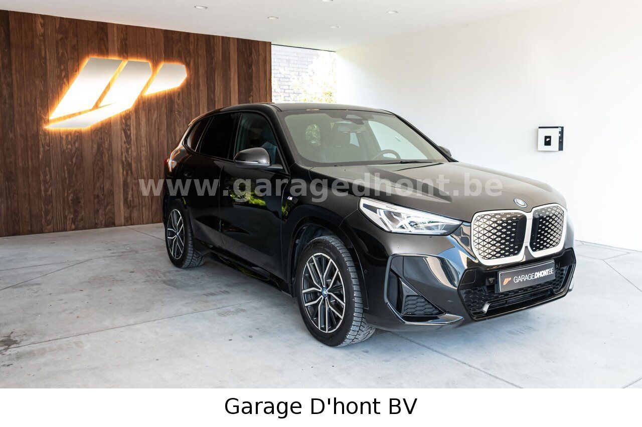 BMW iX1 xDrive 30e - M-pack