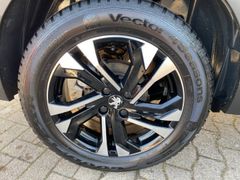 PEUGEOT 2008 1.2  Navi Kamera Sitzheizung AHK