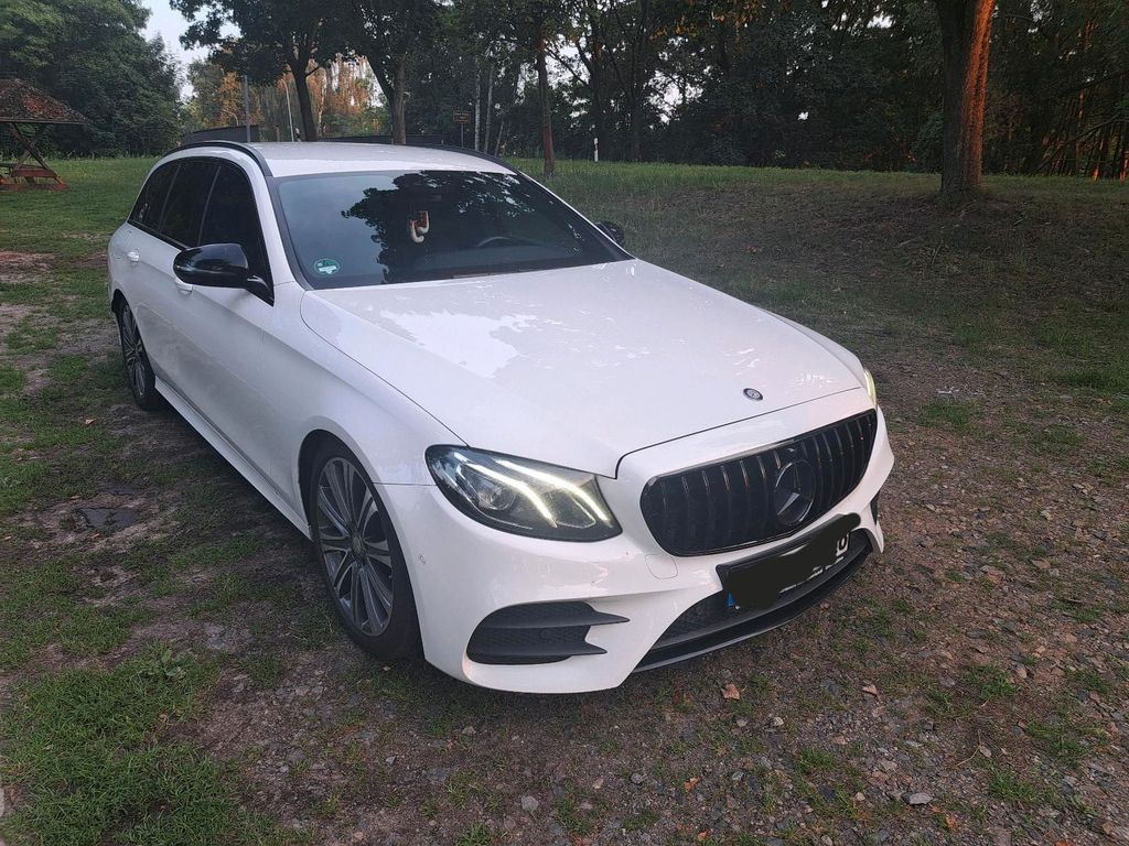 Image of Mercedes-Benz E 220