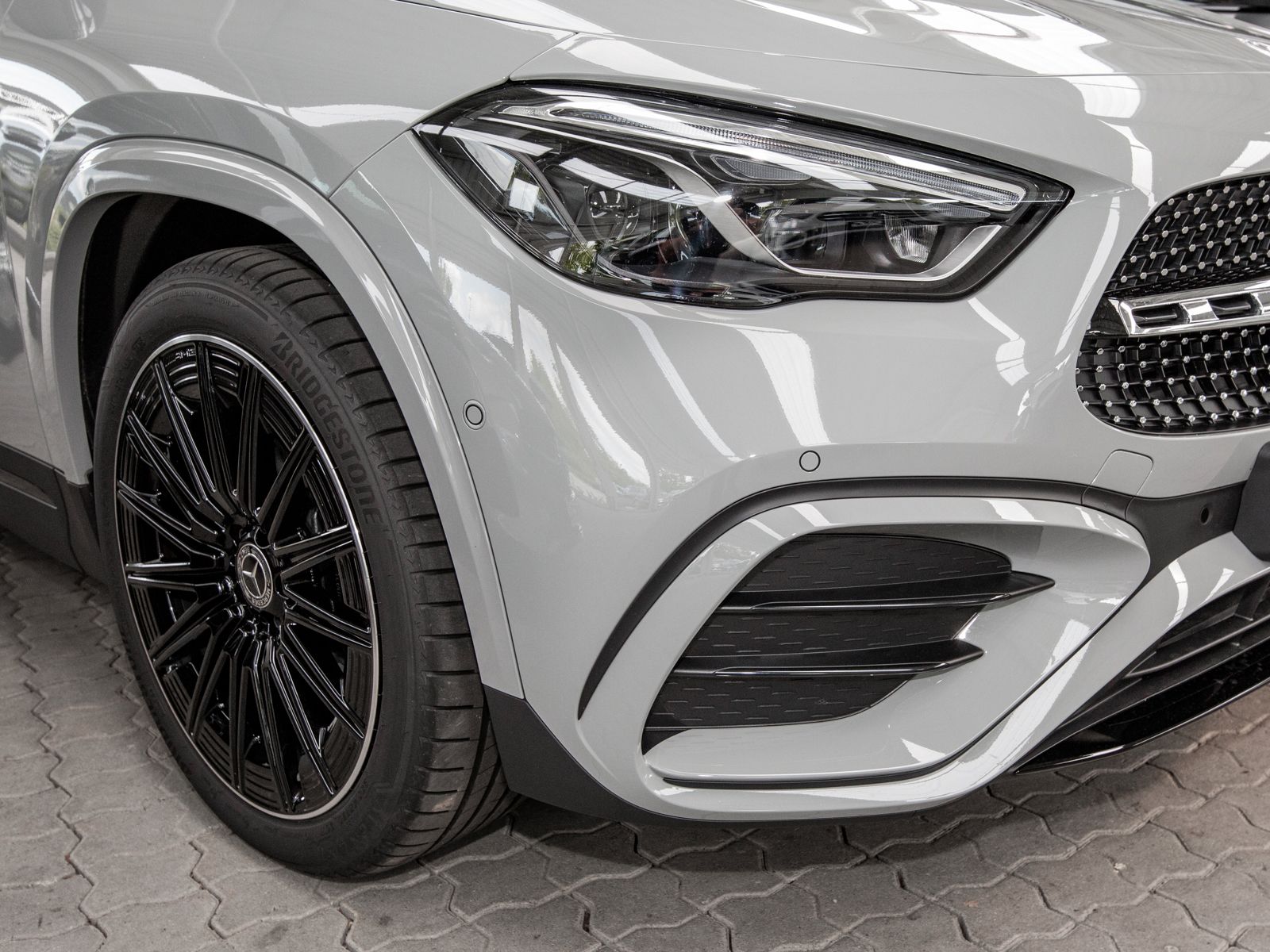 Mercedes-Benz GLA 200 d AMG MBUX+RüKam+M-LED+AHK+Night+DAB imagem 2
