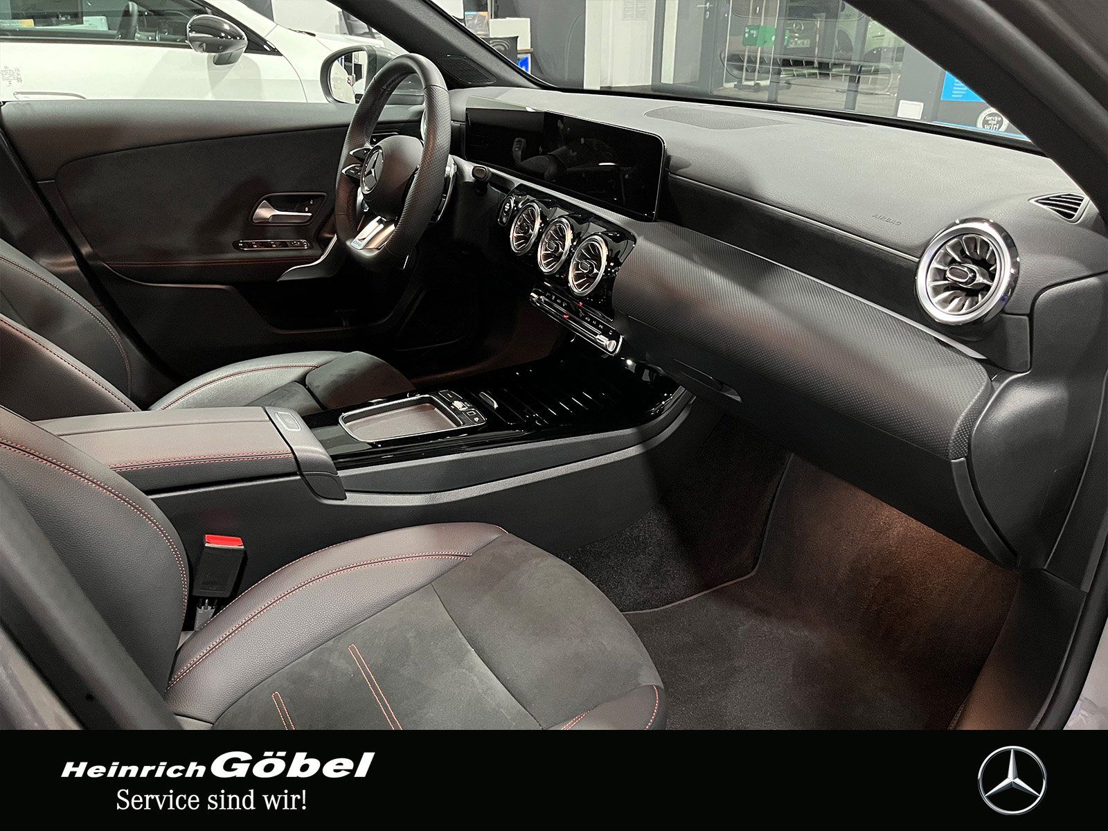 Fahrzeugabbildung Mercedes-Benz A 35 4M Lim. PANO+MULTIBEAM+KAMERA+AMBIENTE+NAVI