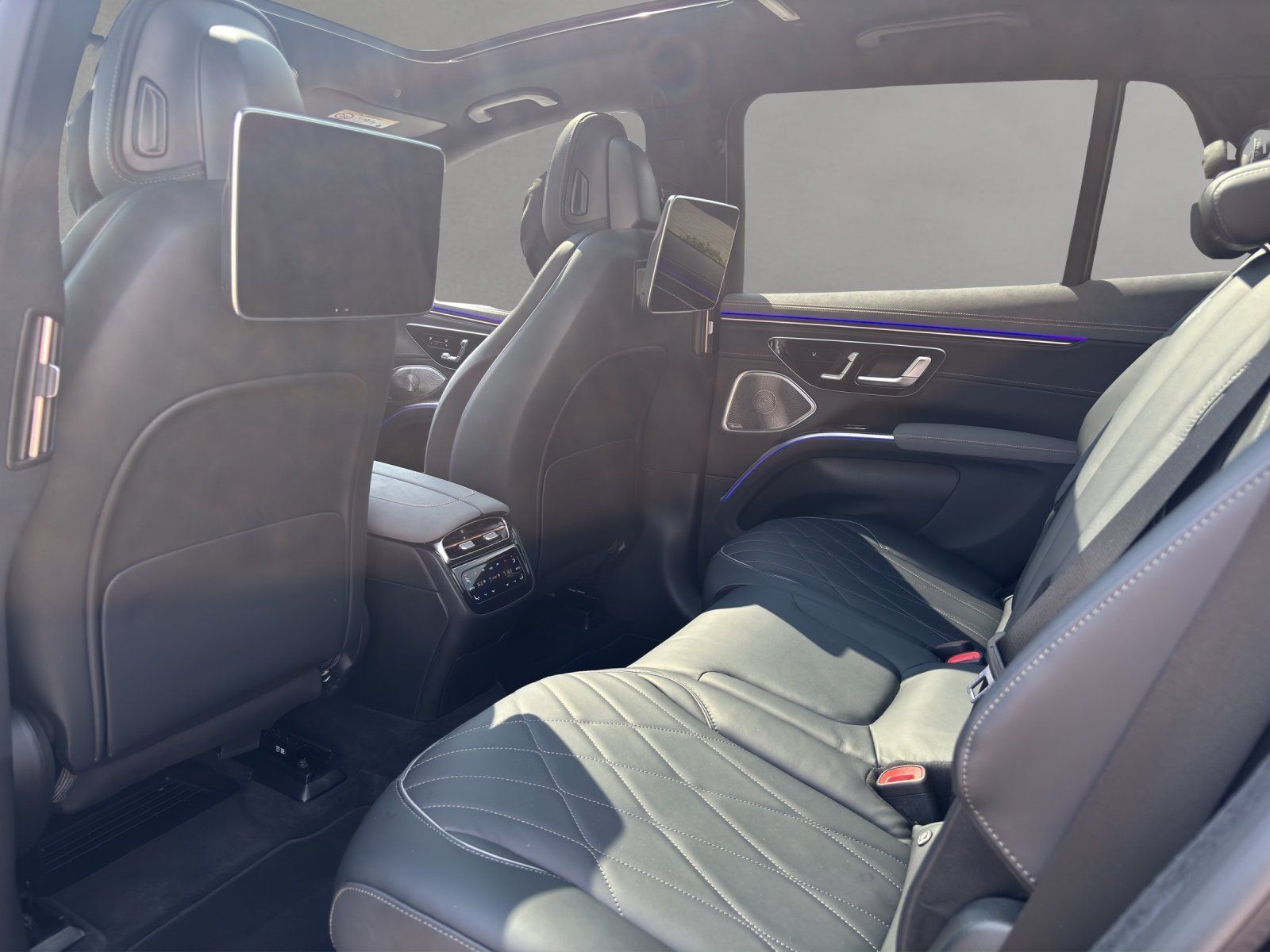 Fahrzeugabbildung Mercedes-Benz EQS 580 SUV AMG BusinessClass AHK FondTV Massage