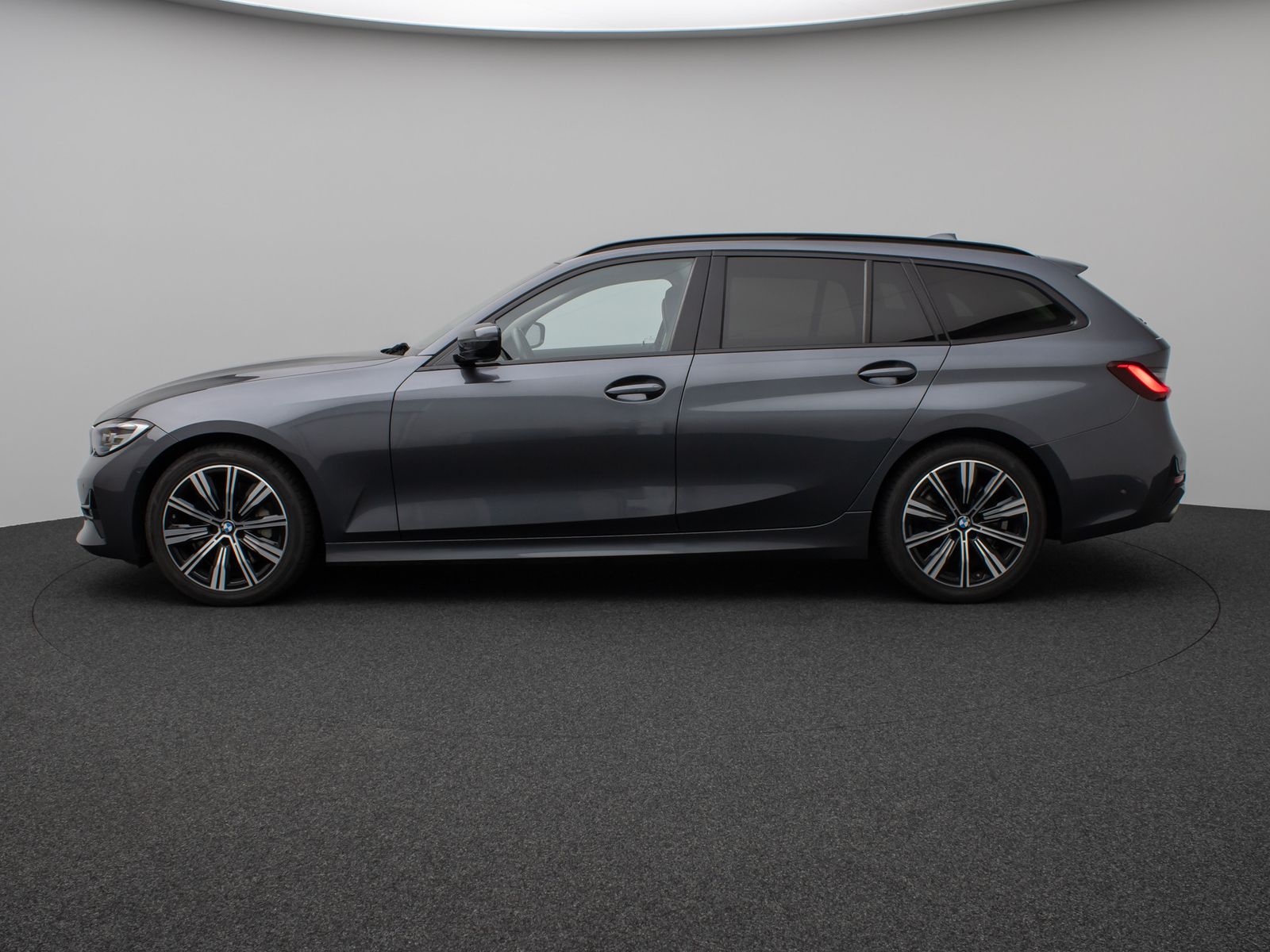 Fahrzeugabbildung BMW 330d xD Sport Line Kamera Lenkrhzg HUD DAB H/K