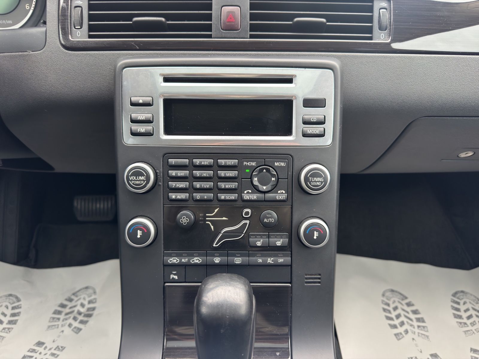 Fahrzeugabbildung Volvo V70 Kombi Momentum /Klimaautom./Navi./AHK/TÜV