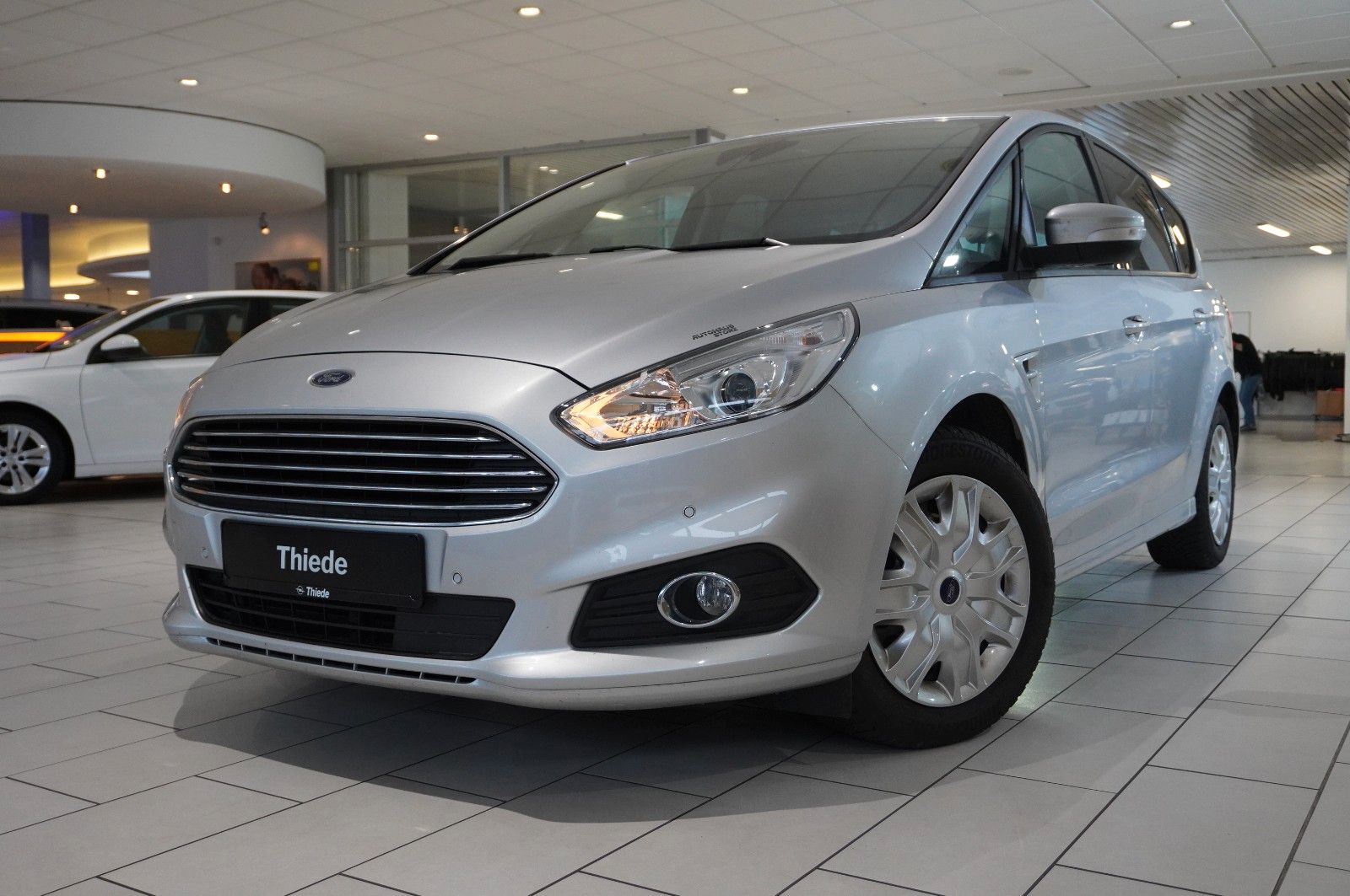 Fahrzeugabbildung Ford S-Max 2.0D BUSINESS 4X4 7-SITZE NAVI/SH/PDC/TEMP