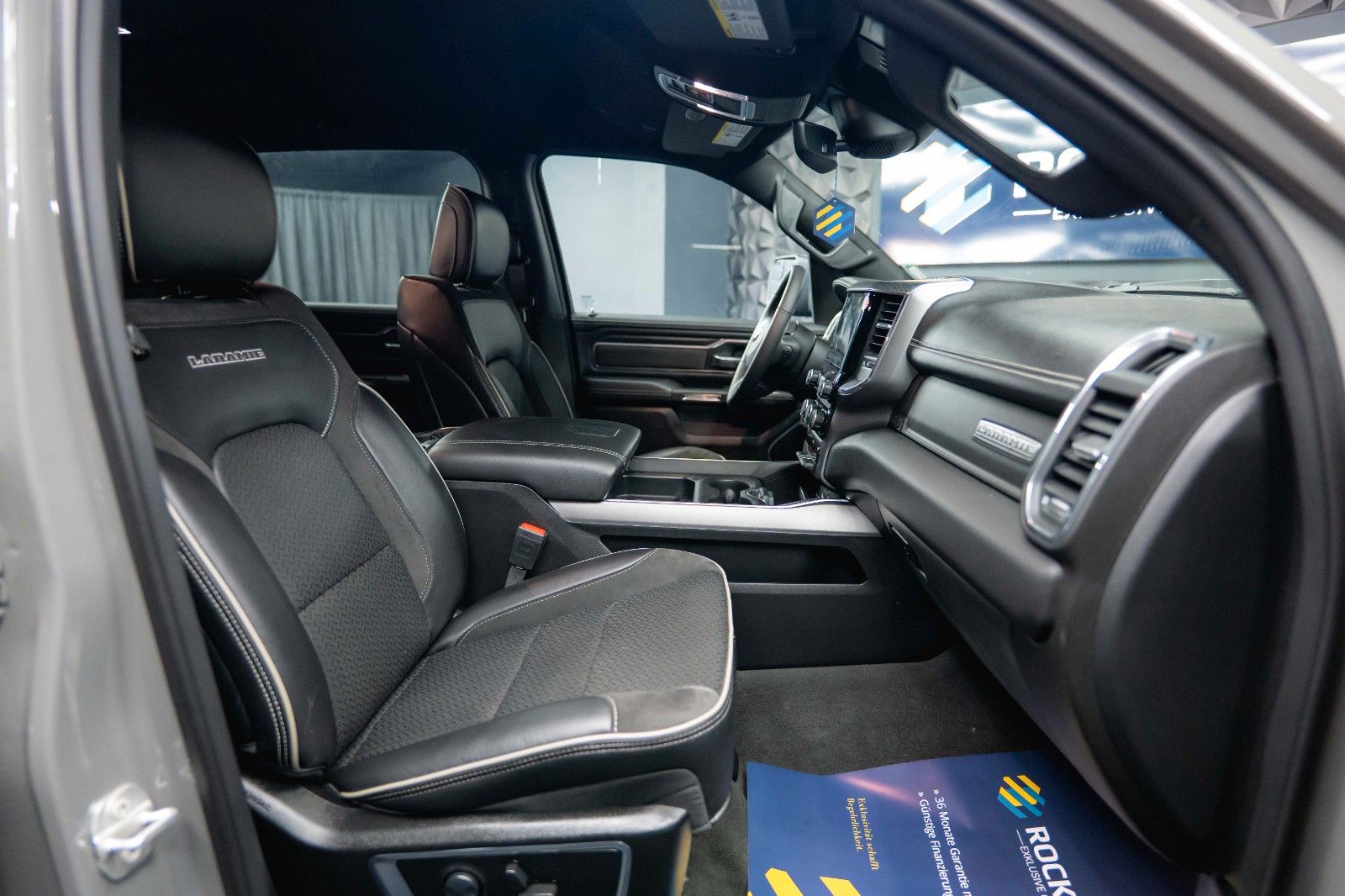 Fahrzeugabbildung Dodge RAM 5.7 V8 HEMI 4x4 NIGHT Laramie ARMY STYLE 19%