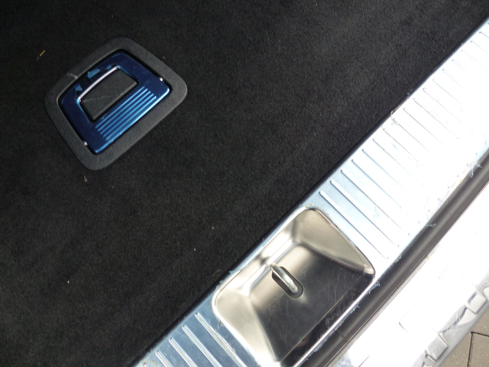 Fahrzeugabbildung Mercedes-Benz E 300 BlueTec T Diesel AMG