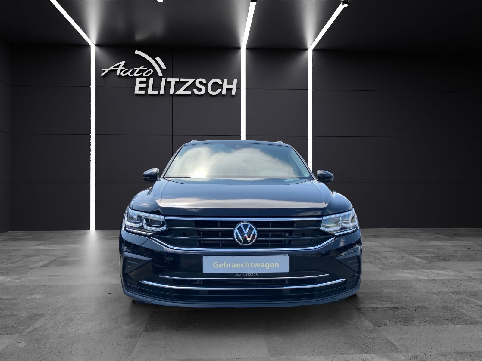 Fahrzeugabbildung Volkswagen Tiguan TSI Life Matrix AHK ACC PDC  SH LM