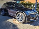 Volkswagen Tiguan 2.0 TDI SCR 140kW DSG 4MOTION Highlin... - Volkswagen Tiguan: 140