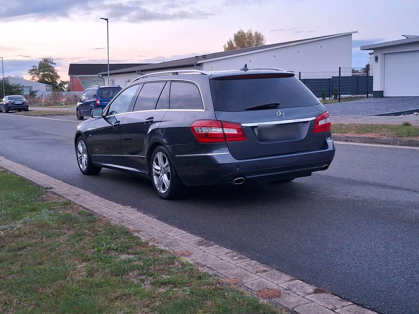 Mercedes-Benz E350 2010 — engine 265 HP (195kW)