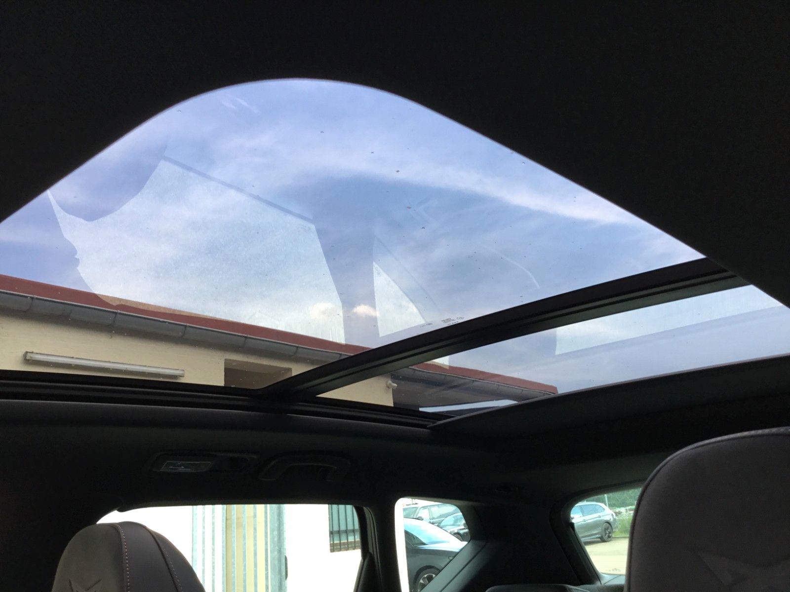 Fahrzeugabbildung CUPRA Ateca 2.0 TSI 4Drive DSG+Pano+AHK+19"+ACC+LED