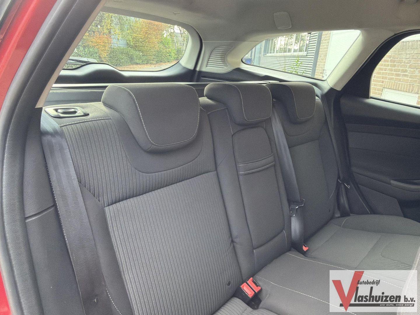 Ford Focus 2012 — photo 14