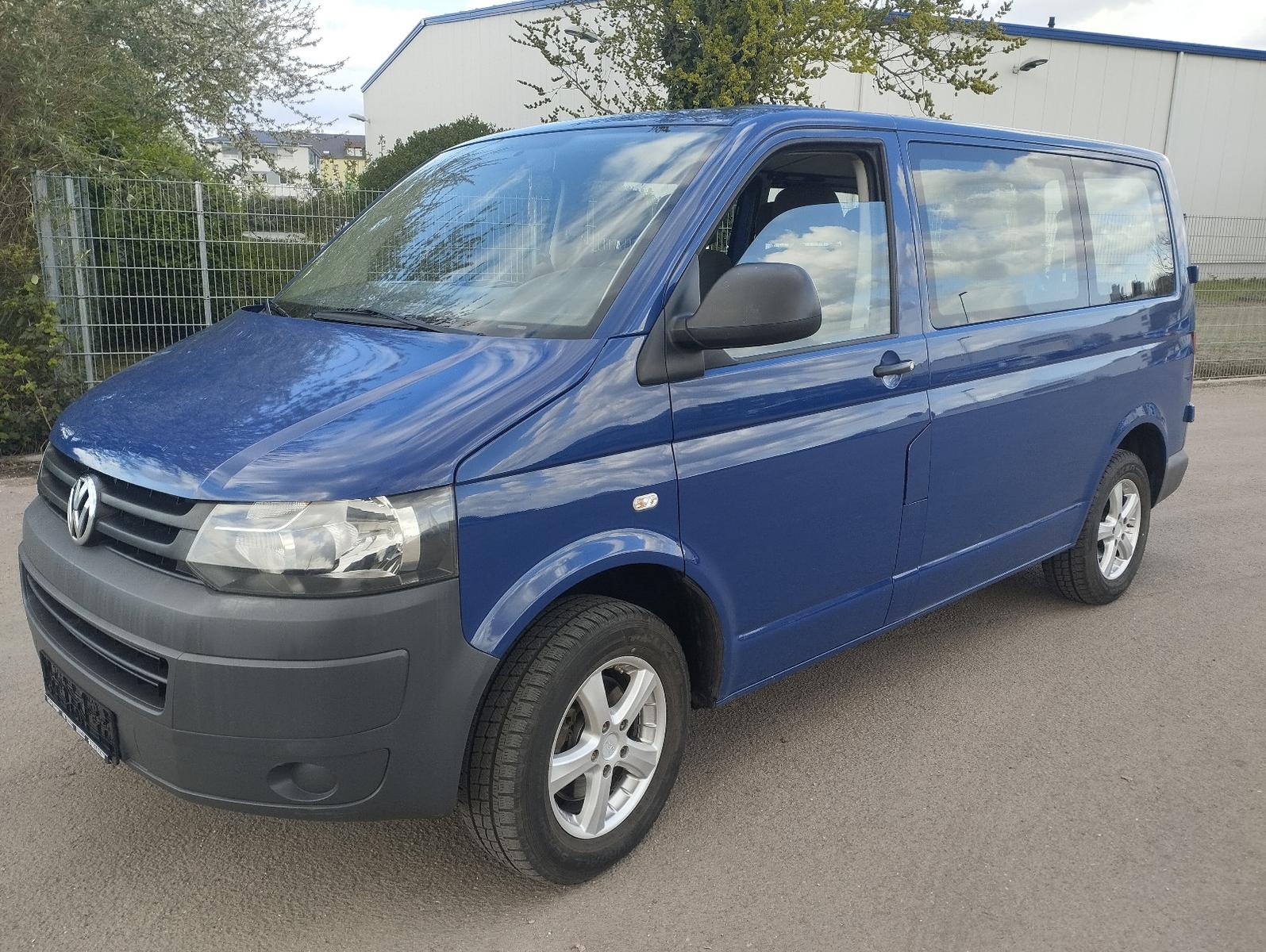 Volkswagen T5 Kombi 1.Hand-Flügeltüren-AHK-Klima-6-Sitzer
