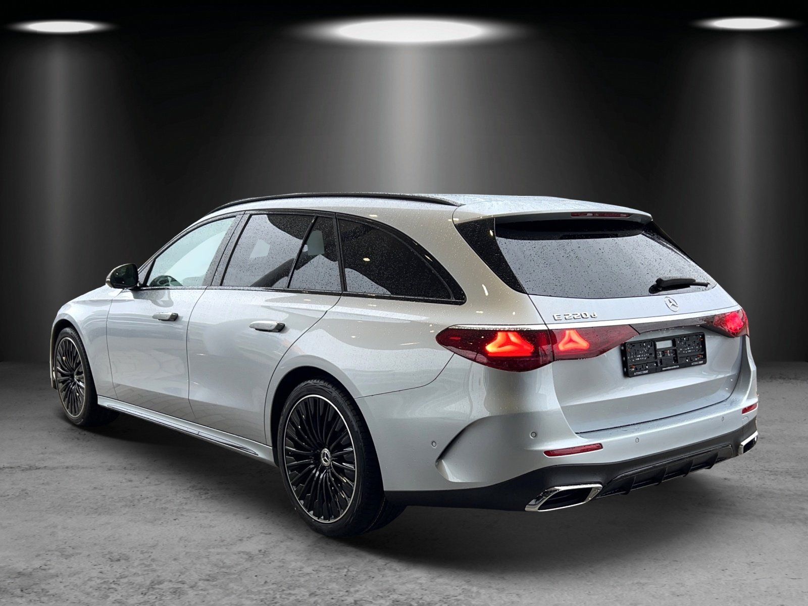 Fahrzeugabbildung Mercedes-Benz E 220 d T+AMG-Line+AHK+PSD+DISTRONIC+Sitzklima