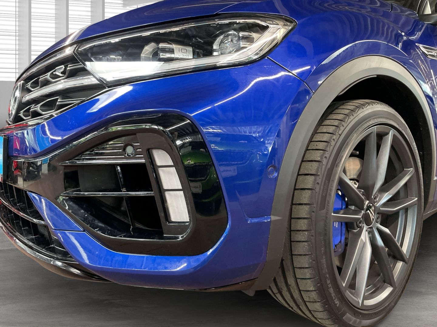 Fahrzeugabbildung Volkswagen T-Roc R 2.0 TSI 4Motion AHK Panodach Navi LED Bl