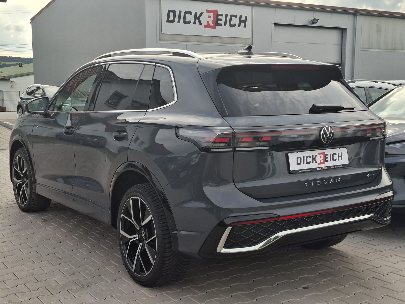 Image du véhicule Volkswagen Tiguan 2.0 TDI 4M R-Line PANO*H&amp;K*AHK*MATRIX*20".