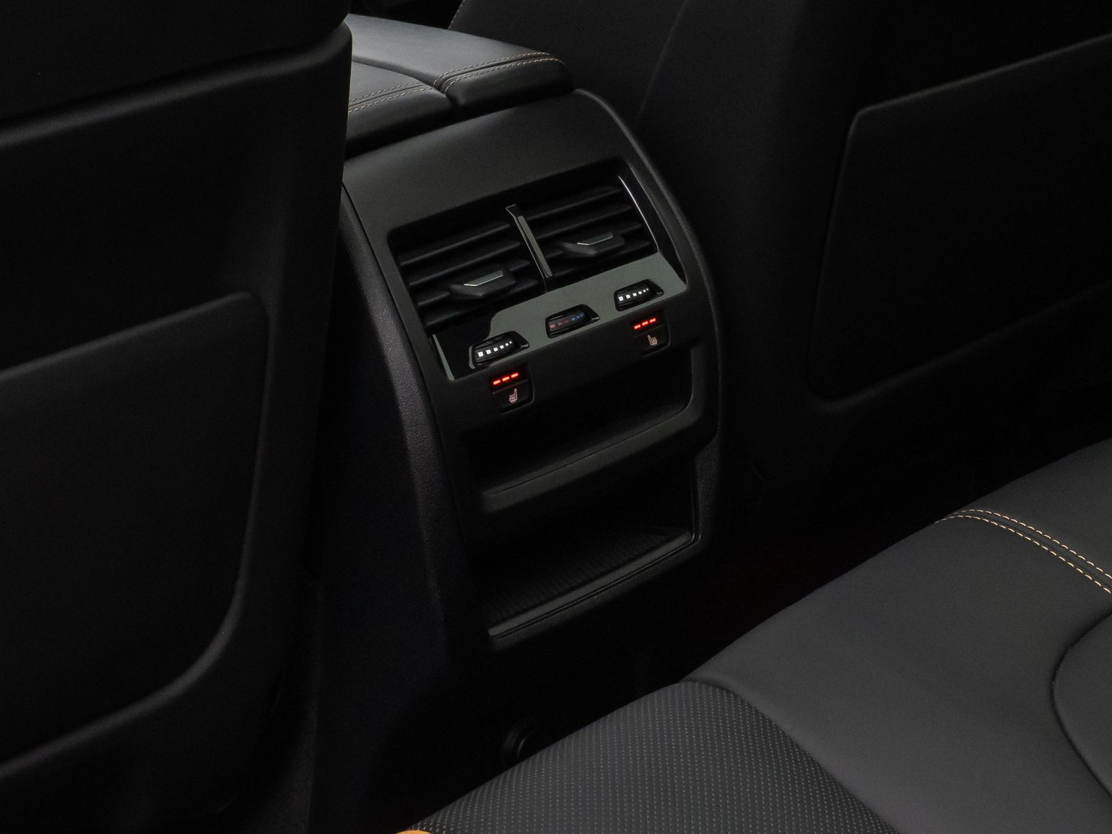 Fahrzeugabbildung BMW X5 M  Competition Panorama Laser 360°B&W SoftCL