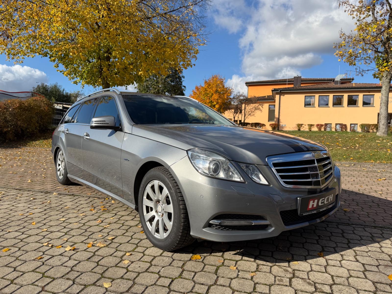Mercedes-Benz E300 2012 — photo 25