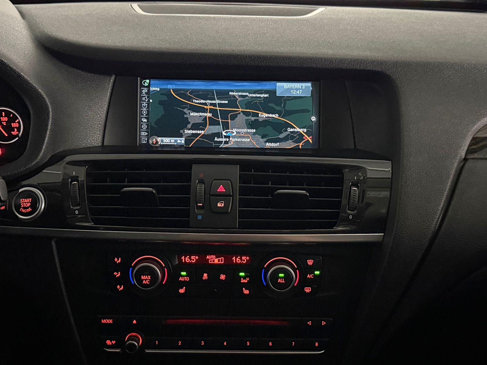 Fahrzeugabbildung BMW X3 sDrive 18 d/XENON/HuD/PANO/AHK/NAVI PROF.