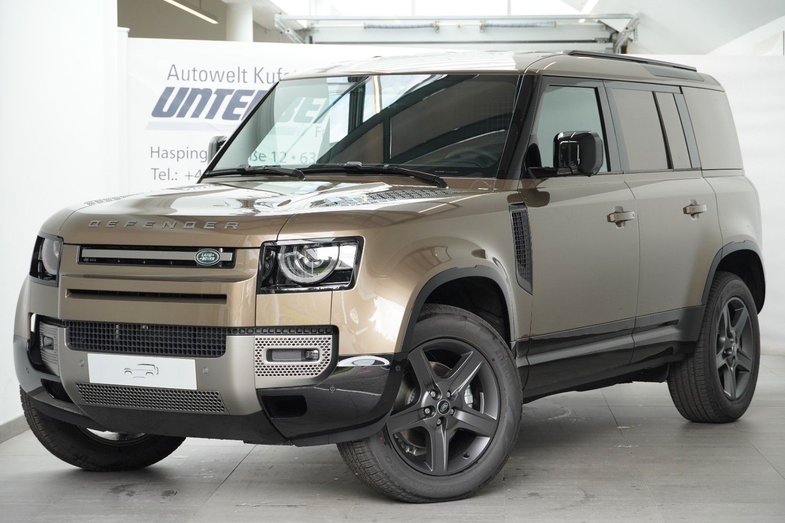 Land Rover Defender 110 D250 Hard Top X-Dynamic SE foto 2
