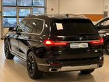 BMW X7xD30d/HUD/Pano/SoftC/360°/MassaBelüfStz/PureEx - mit Diesel-Antrieb: Massagesitze