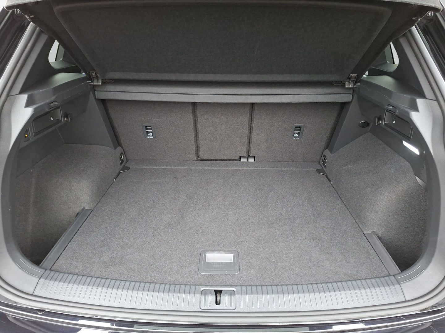 Tiguan 2.0 TDI DSG R-Line *AHK*STHZ*MATRIX*