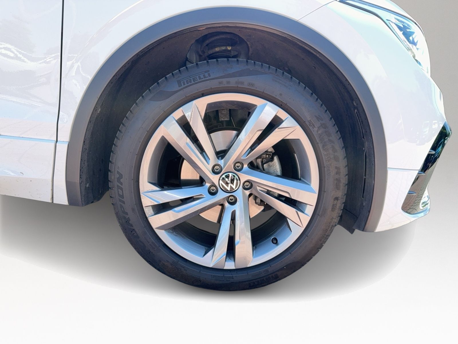 Tiguan 1.5 TSI R-Line, ACC, RearView, App, LED D