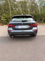 BMW 118i Sport Line Automatik Business-Paket 8-fach - BMW 118 in Frankfurt (Main)