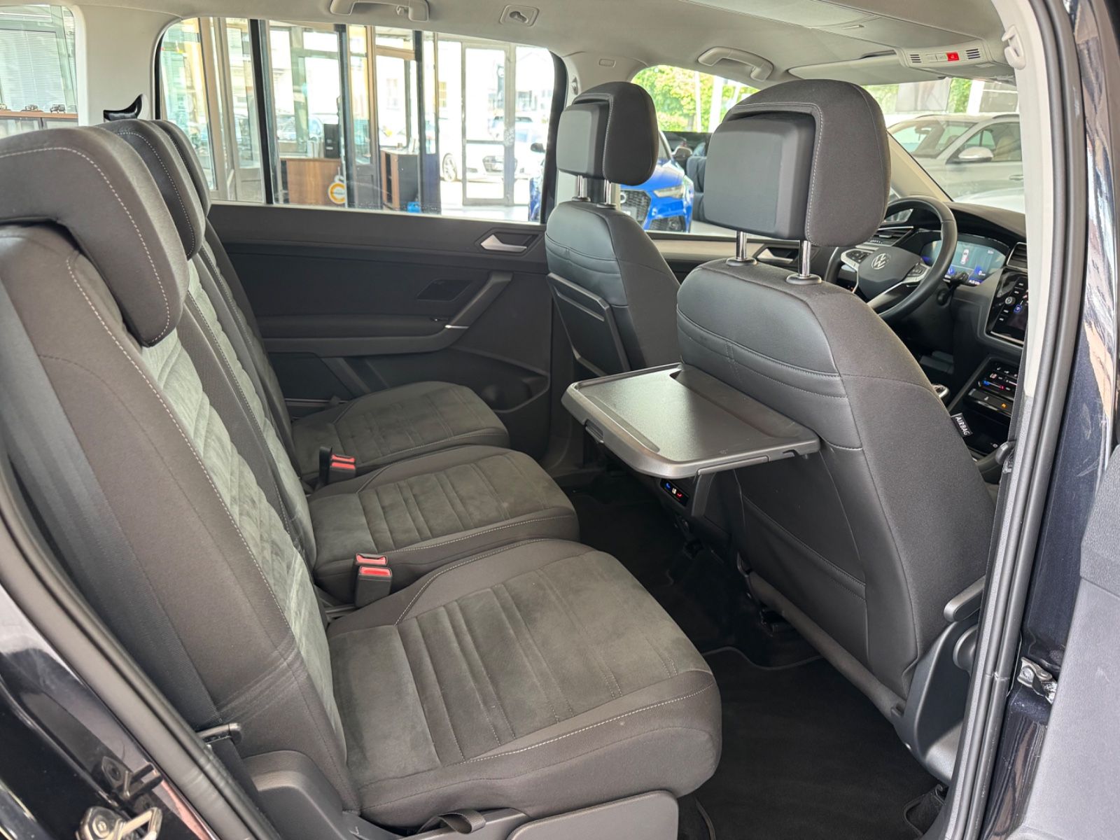 Fahrzeugabbildung Volkswagen Touran Comfortline/ACC/AHK/PDC/Navi/Massage/1H