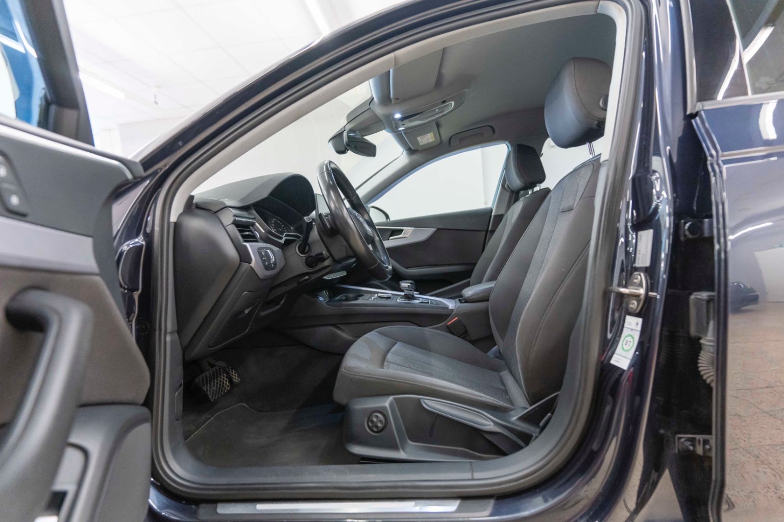 Fahrzeugabbildung Audi A4 Avant Quattro H&K ACC TOTW SHZ PDC NAV