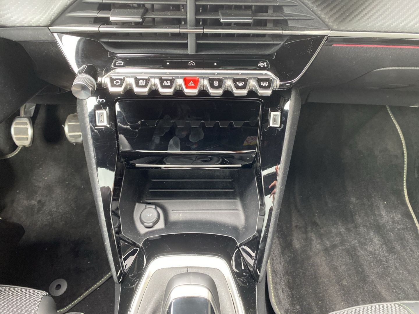 Fahrzeugabbildung Peugeot 208 GT 1.2 PureTech 100 EU6e *Navi*RFK*Sitzh.*LE