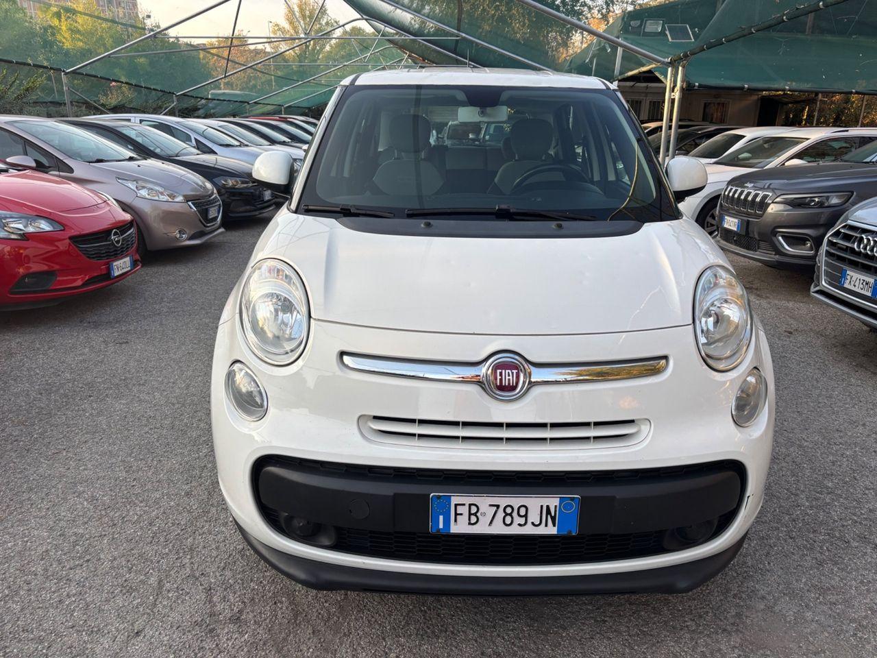 Fiat 500L 2015 — rear view