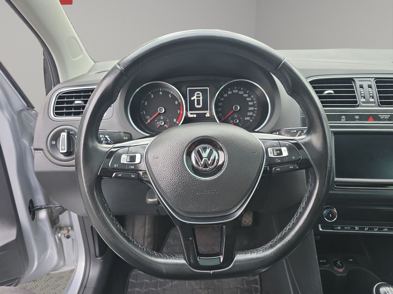 Fahrzeugabbildung Volkswagen Polo V Comfortline NAVI/ RÜCKFAHRKAMERA/ SHZ