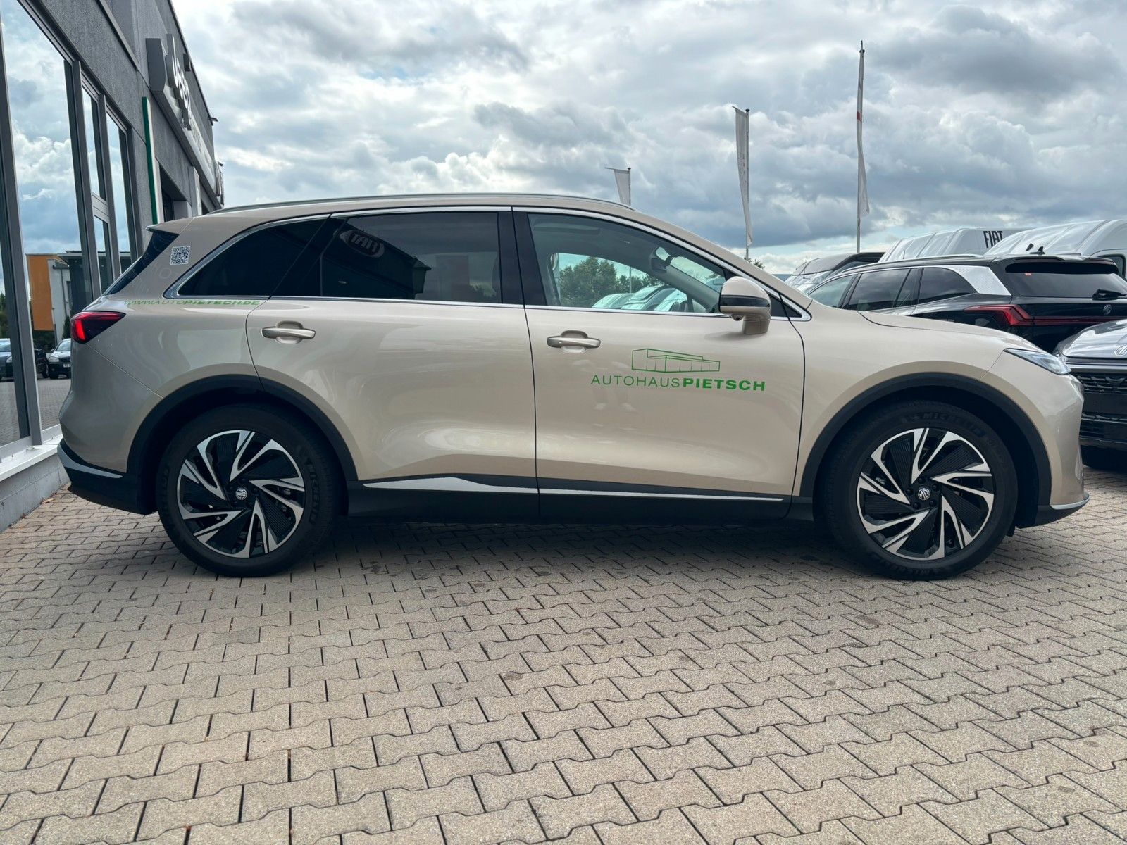 MG S6 EV
