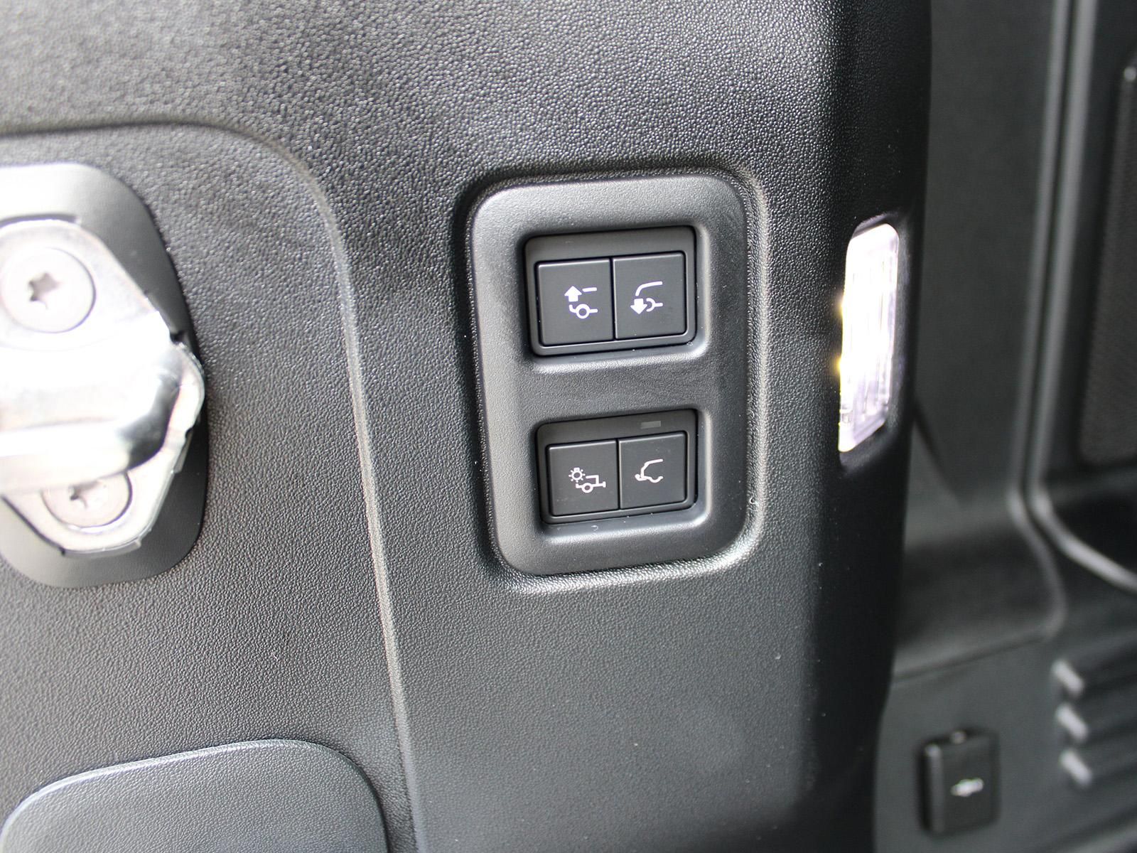 Fahrzeugabbildung Land Rover Land Rover Defender 110 D250 X-Dynamic SE