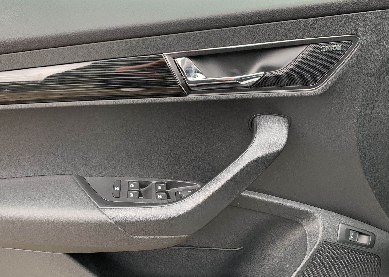Fahrzeugabbildung SKODA Karoq 2.0 TDI*4x4*Alcantara*AHK*STHZ*CANTON*Cam*