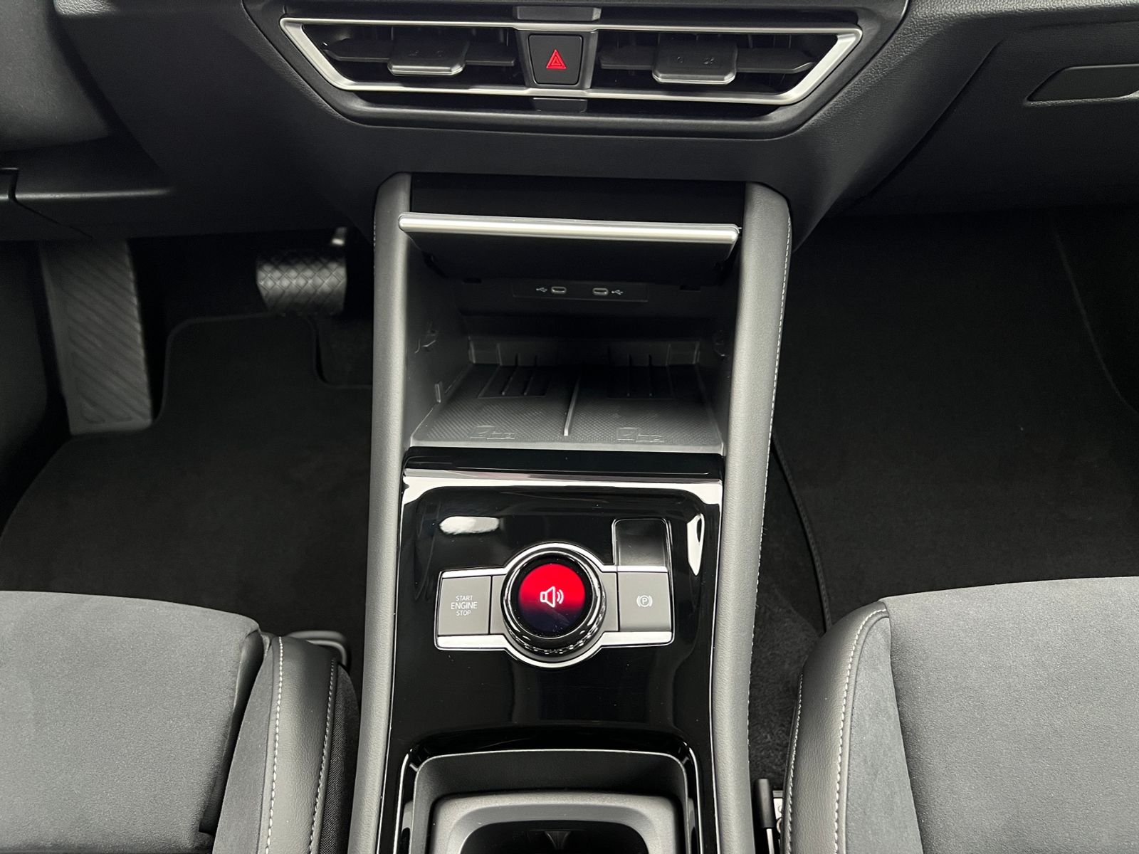 Fahrzeugabbildung Volkswagen Tiguan Elegance 2.0 TDI DSG *AHK, IQ.Light, 18'-