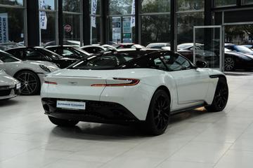صورة 2 لـ 2017 Aston Martin DB11